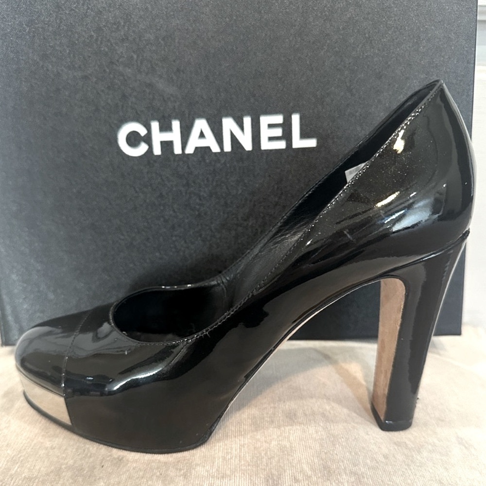 CHANEL Black Patent Leather Platform Pumps